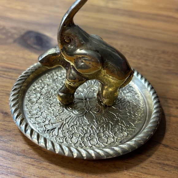 Vintage solid brass elephant ring holder trinket dish - Picture 3 of 7